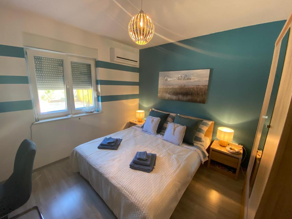Kaštela Spacious Apartment Close To The Sea In Kastel Luksic מראה חיצוני תמונה