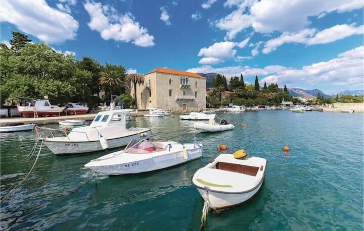 Kaštela Spacious Apartment Close To The Sea In Kastel Luksic מראה חיצוני תמונה