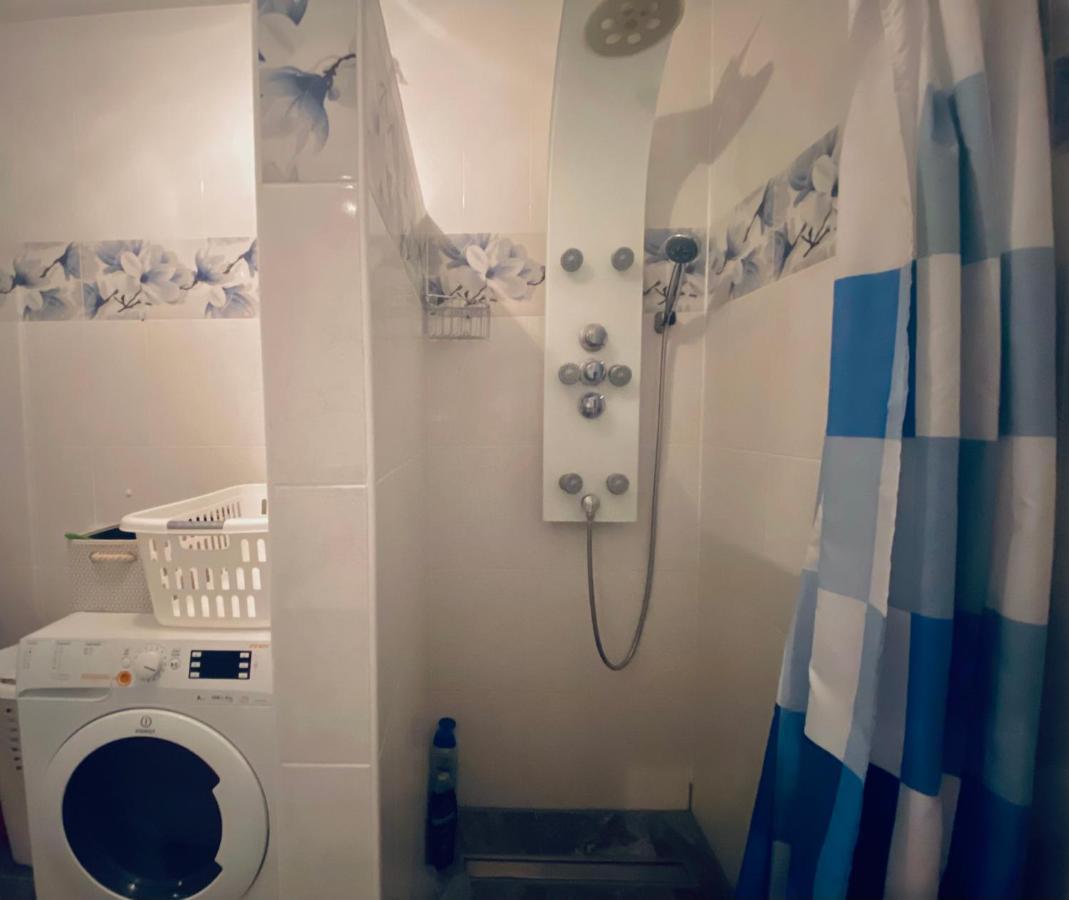 Kaštela Spacious Apartment Close To The Sea In Kastel Luksic מראה חיצוני תמונה