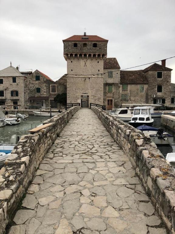 Kaštela Spacious Apartment Close To The Sea In Kastel Luksic מראה חיצוני תמונה