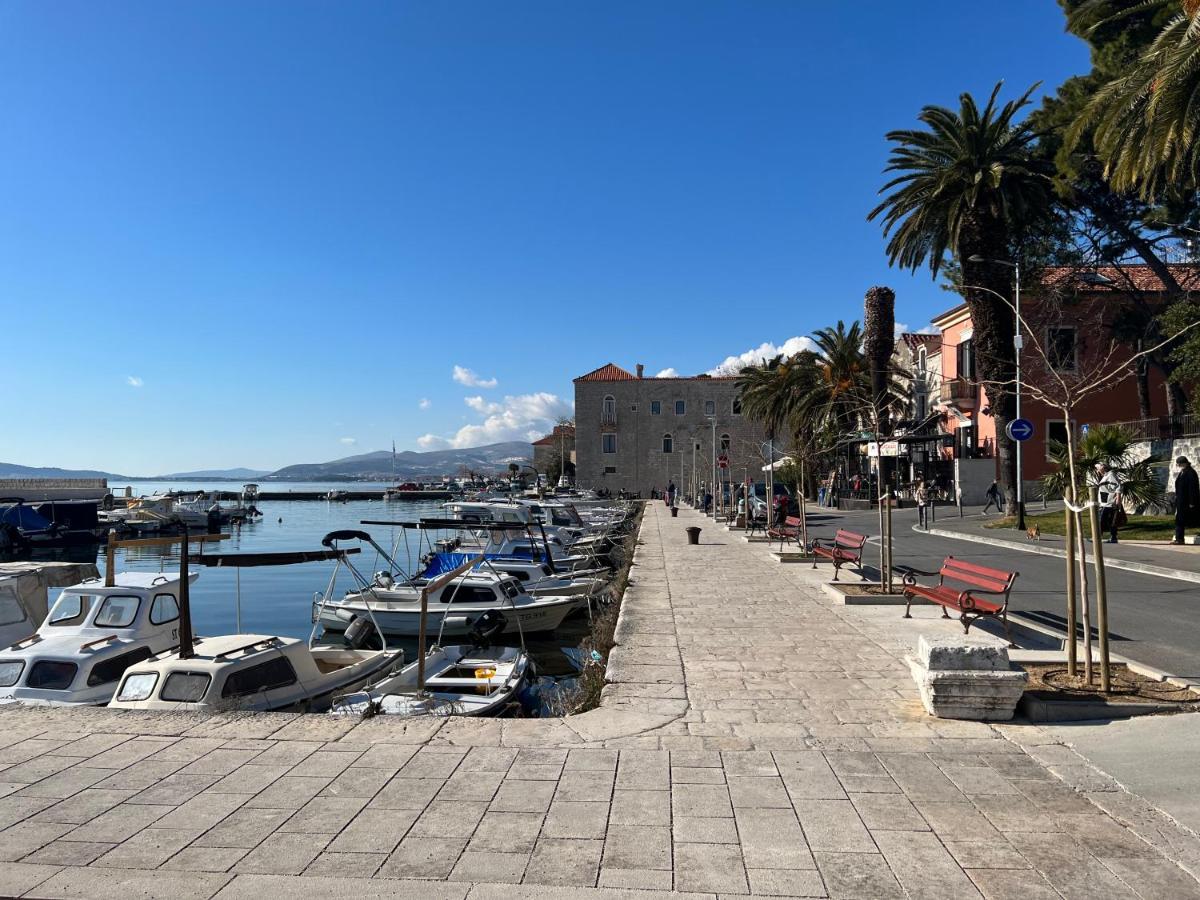 Kaštela Spacious Apartment Close To The Sea In Kastel Luksic מראה חיצוני תמונה