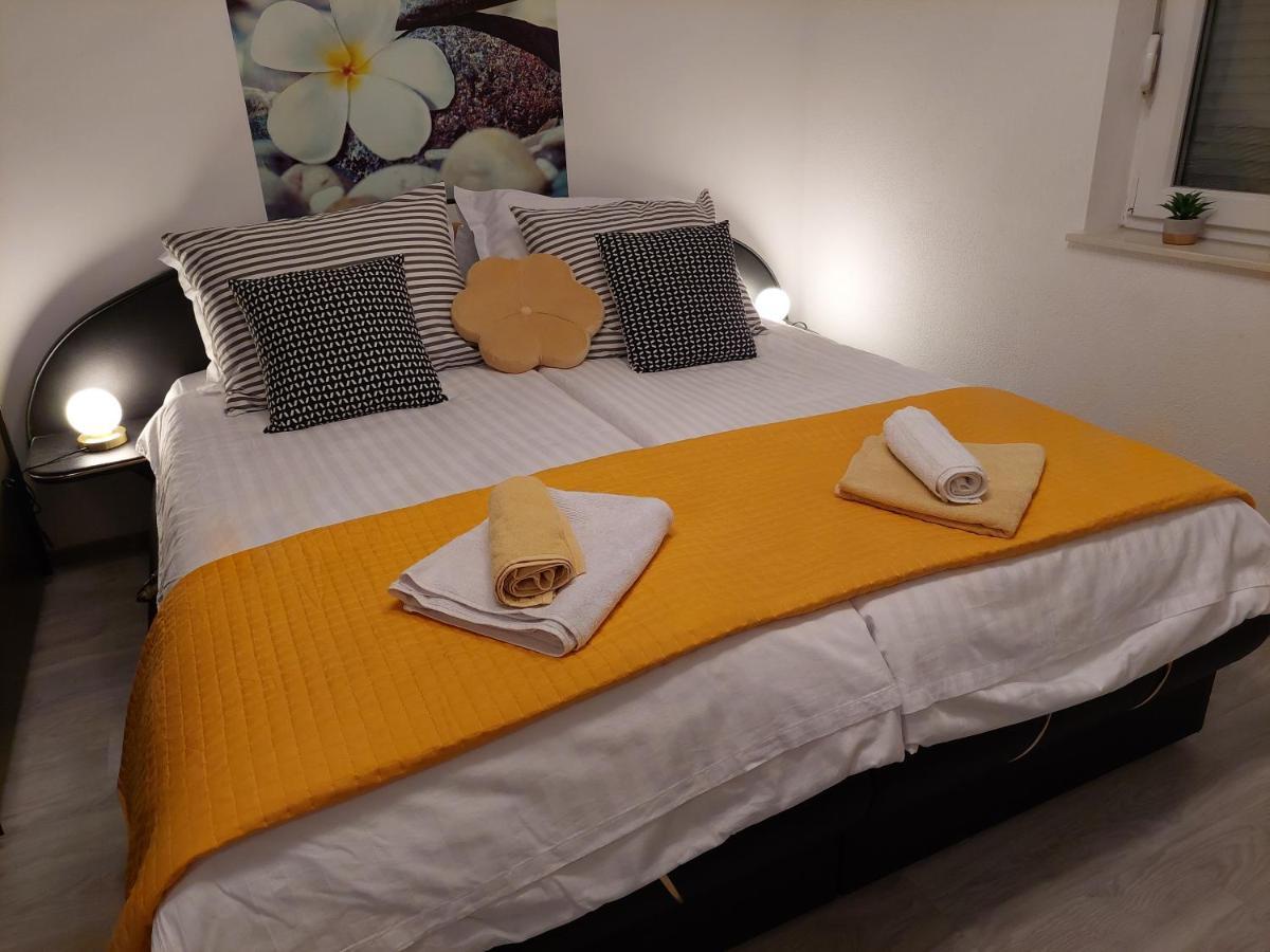 Kaštela Spacious Apartment Close To The Sea In Kastel Luksic מראה חיצוני תמונה