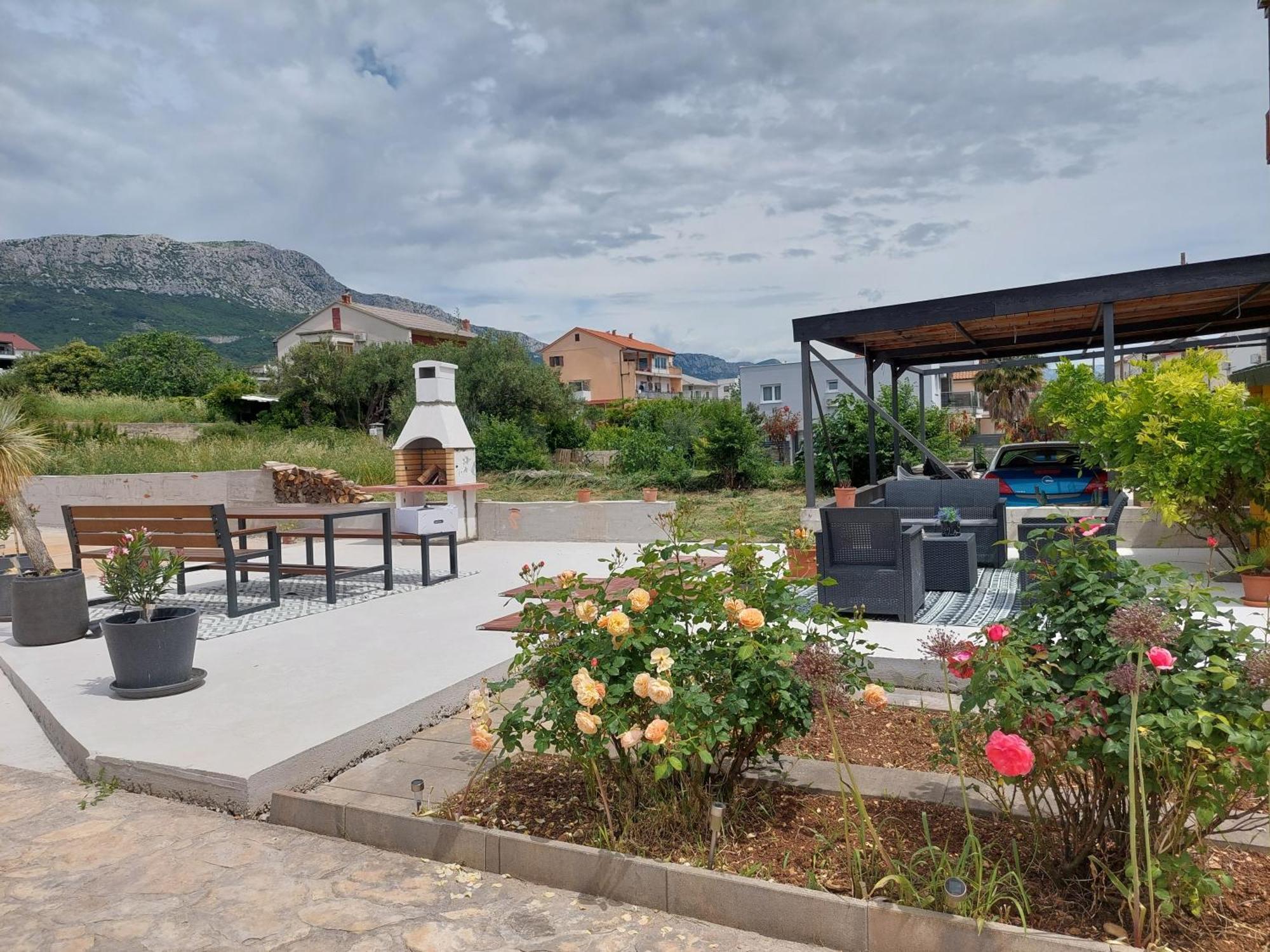 Kaštela Spacious Apartment Close To The Sea In Kastel Luksic מראה חיצוני תמונה
